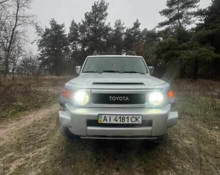 Серый Тойота ФЖ Крузер, объемом двигателя 3.96 л и пробегом 252 тыс. км за 18500 $, фото 1 на Automoto.ua