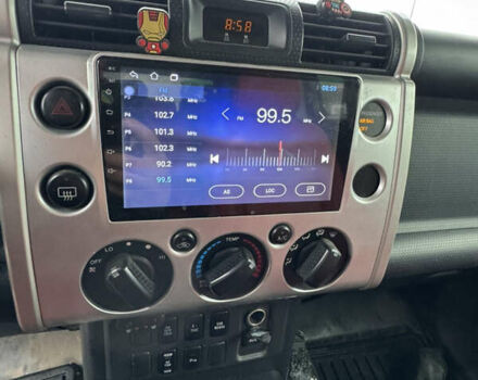 Серый Тойота ФЖ Крузер, объемом двигателя 3.96 л и пробегом 268 тыс. км за 23500 $, фото 9 на Automoto.ua