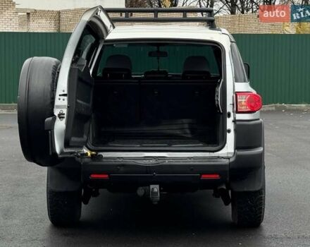 Серый Тойота ФЖ Крузер, объемом двигателя 3.96 л и пробегом 235 тыс. км за 19000 $, фото 16 на Automoto.ua