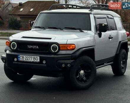 Серый Тойота ФЖ Крузер, объемом двигателя 3.96 л и пробегом 235 тыс. км за 19000 $, фото 1 на Automoto.ua