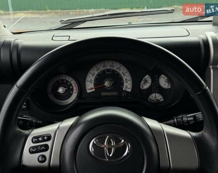 Серый Тойота ФЖ Крузер, объемом двигателя 3.96 л и пробегом 235 тыс. км за 19000 $, фото 11 на Automoto.ua