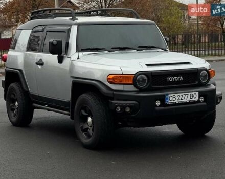 Серый Тойота ФЖ Крузер, объемом двигателя 3.96 л и пробегом 235 тыс. км за 19000 $, фото 5 на Automoto.ua
