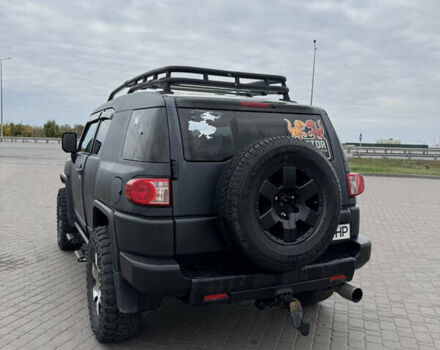 Серый Тойота ФЖ Крузер, объемом двигателя 3.96 л и пробегом 268 тыс. км за 23500 $, фото 3 на Automoto.ua