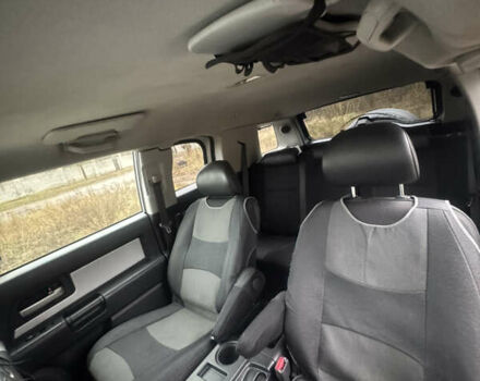 Серый Тойота ФЖ Крузер, объемом двигателя 3.96 л и пробегом 252 тыс. км за 18500 $, фото 8 на Automoto.ua