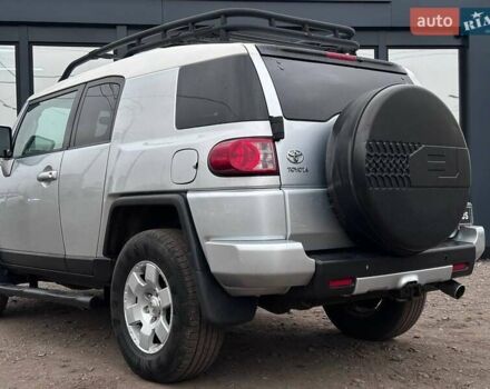 Серый Тойота ФЖ Крузер, объемом двигателя 3.96 л и пробегом 403 тыс. км за 18290 $, фото 5 на Automoto.ua