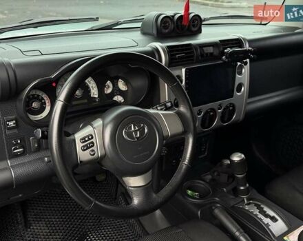 Серый Тойота ФЖ Крузер, объемом двигателя 3.96 л и пробегом 235 тыс. км за 19000 $, фото 8 на Automoto.ua