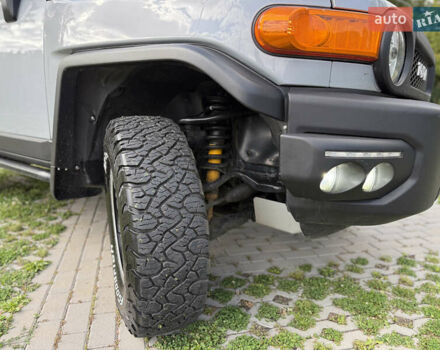Серый Тойота ФЖ Крузер, объемом двигателя 3.96 л и пробегом 192 тыс. км за 38500 $, фото 24 на Automoto.ua
