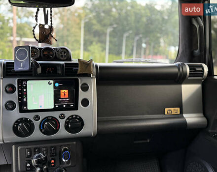 Серый Тойота ФЖ Крузер, объемом двигателя 3.96 л и пробегом 192 тыс. км за 38500 $, фото 11 на Automoto.ua