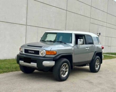 Серый Тойота ФЖ Крузер, объемом двигателя 4 л и пробегом 93 тыс. км за 8000 $, фото 2 на Automoto.ua