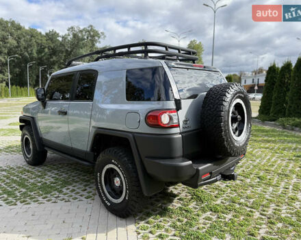 Серый Тойота ФЖ Крузер, объемом двигателя 3.96 л и пробегом 192 тыс. км за 38500 $, фото 28 на Automoto.ua