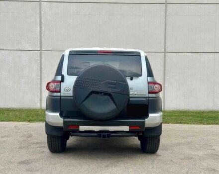 Серый Тойота ФЖ Крузер, объемом двигателя 4 л и пробегом 93 тыс. км за 8000 $, фото 5 на Automoto.ua