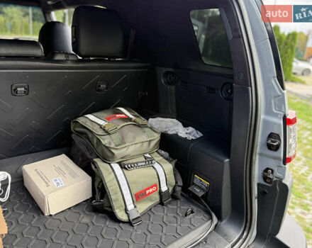 Серый Тойота ФЖ Крузер, объемом двигателя 3.96 л и пробегом 192 тыс. км за 38500 $, фото 19 на Automoto.ua