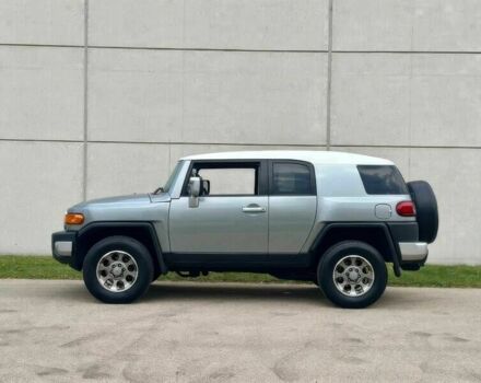 Серый Тойота ФЖ Крузер, объемом двигателя 4 л и пробегом 93 тыс. км за 8000 $, фото 3 на Automoto.ua