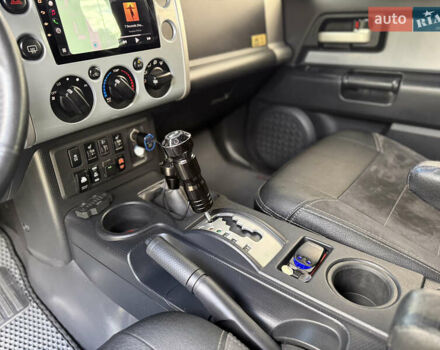 Серый Тойота ФЖ Крузер, объемом двигателя 3.96 л и пробегом 192 тыс. км за 38500 $, фото 14 на Automoto.ua