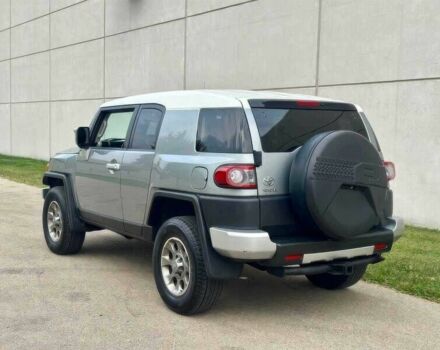 Серый Тойота ФЖ Крузер, объемом двигателя 4 л и пробегом 93 тыс. км за 8000 $, фото 4 на Automoto.ua