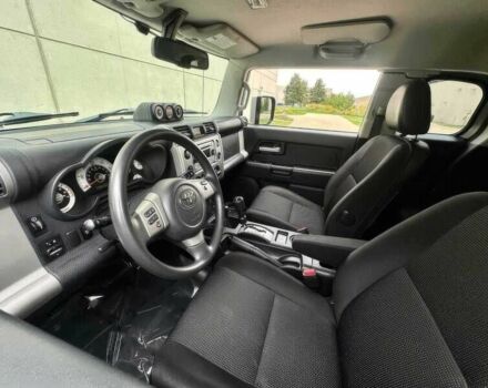 Серый Тойота ФЖ Крузер, объемом двигателя 4 л и пробегом 93 тыс. км за 8000 $, фото 9 на Automoto.ua