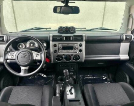 Серый Тойота ФЖ Крузер, объемом двигателя 4 л и пробегом 93 тыс. км за 8000 $, фото 8 на Automoto.ua