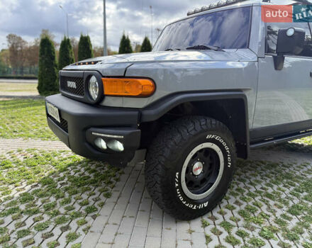 Серый Тойота ФЖ Крузер, объемом двигателя 3.96 л и пробегом 192 тыс. км за 38500 $, фото 1 на Automoto.ua