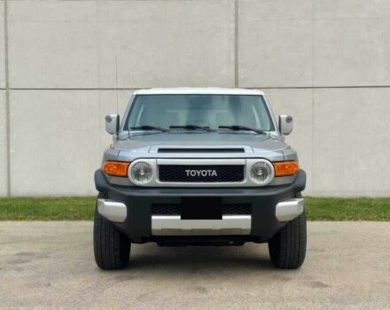 Серый Тойота ФЖ Крузер, объемом двигателя 4 л и пробегом 93 тыс. км за 8000 $, фото 1 на Automoto.ua