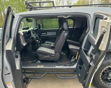 Серый Тойота ФЖ Крузер, объемом двигателя 4 л и пробегом 45 тыс. км за 7200 $, фото 6 на Automoto.ua