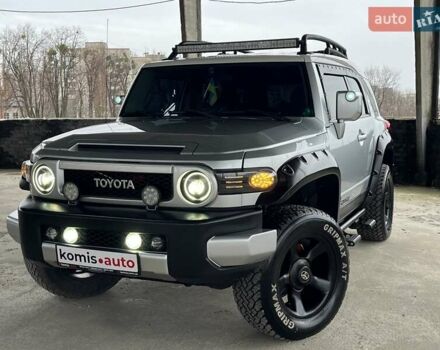 Серый Тойота ФЖ Крузер, объемом двигателя 3.96 л и пробегом 271 тыс. км за 26099 $, фото 1 на Automoto.ua