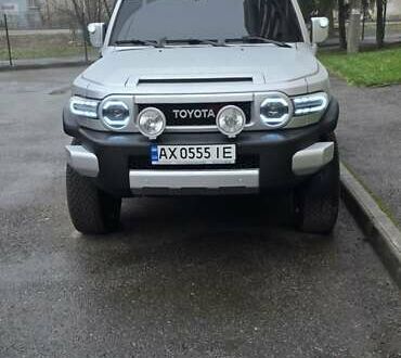 Серый Тойота ФЖ Крузер, объемом двигателя 3.96 л и пробегом 240 тыс. км за 20500 $, фото 1 на Automoto.ua