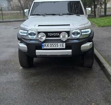 Серый Тойота ФЖ Крузер, объемом двигателя 3.96 л и пробегом 240 тыс. км за 20500 $, фото 1 на Automoto.ua