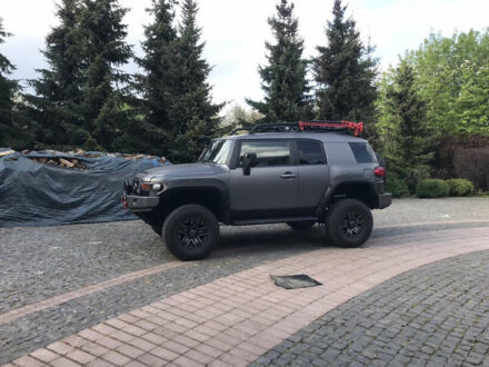 Тойота ФЖ Крузер 2007 у Києві на Automoto.ua Сірий Тойота ФЖ Крузер, об'ємом двигуна 3.96 л та пробігом 189 тис. км за 29800 $, фото 1 на Automoto.ua