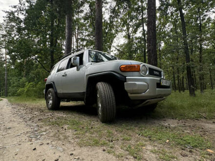 Серый Тойота ФЖ Крузер, объемом двигателя 3.96 л и пробегом 252 тыс. км за 18500 $, фото 1 на Automoto.ua