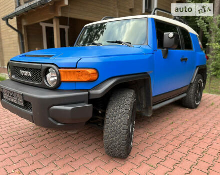 Синий Тойота ФЖ Крузер, объемом двигателя 4 л и пробегом 145 тыс. км за 18000 $, фото 5 на Automoto.ua