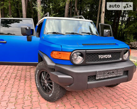 Синий Тойота ФЖ Крузер, объемом двигателя 4 л и пробегом 145 тыс. км за 18000 $, фото 20 на Automoto.ua