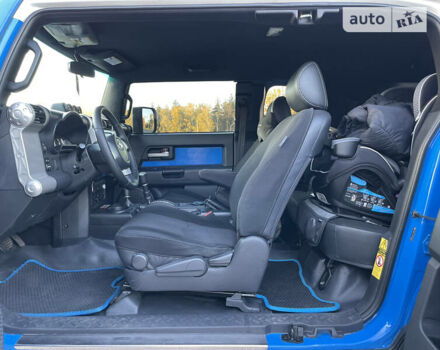 Синий Тойота ФЖ Крузер, объемом двигателя 4 л и пробегом 145 тыс. км за 18000 $, фото 4 на Automoto.ua
