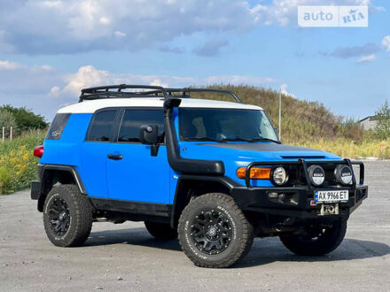 Тойота ФЖ Крузер 2006 у Харкові на Automoto.ua Синій Тойота ФЖ Крузер, об'ємом двигуна 4 л та пробігом 240 тис. км за 20500 $, фото 1 на Automoto.ua