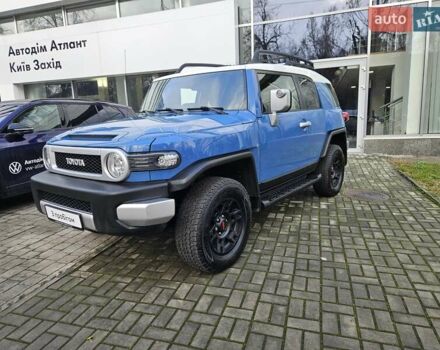 Синій Тойота ФЖ Крузер, об'ємом двигуна 4 л та пробігом 135 тис. км за 26890 $, фото 1 на Automoto.ua