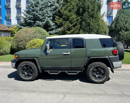 Зеленый Тойота ФЖ Крузер, объемом двигателя 3.96 л и пробегом 145 тыс. км за 27900 $, фото 2 на Automoto.ua