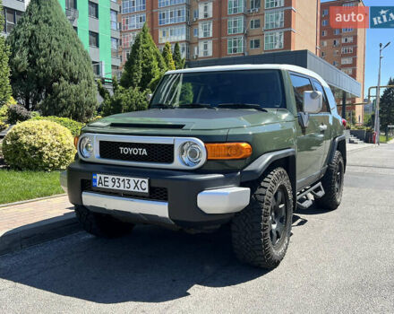 Зеленый Тойота ФЖ Крузер, объемом двигателя 3.96 л и пробегом 145 тыс. км за 27900 $, фото 5 на Automoto.ua