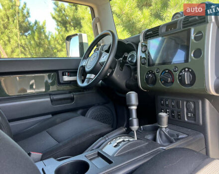 Зеленый Тойота ФЖ Крузер, объемом двигателя 3.96 л и пробегом 145 тыс. км за 27900 $, фото 21 на Automoto.ua