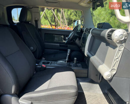 Зеленый Тойота ФЖ Крузер, объемом двигателя 3.96 л и пробегом 145 тыс. км за 27900 $, фото 18 на Automoto.ua