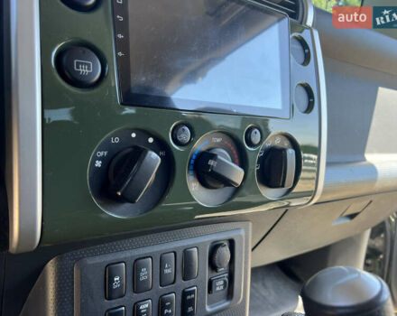 Зеленый Тойота ФЖ Крузер, объемом двигателя 3.96 л и пробегом 145 тыс. км за 27900 $, фото 26 на Automoto.ua