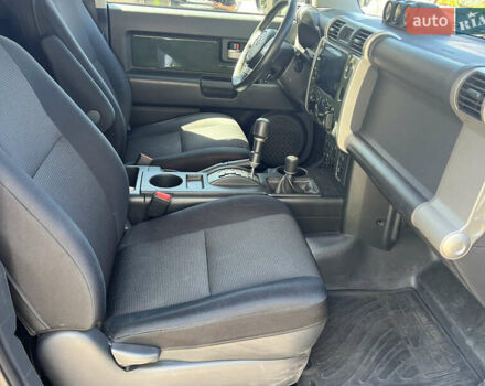 Зеленый Тойота ФЖ Крузер, объемом двигателя 3.96 л и пробегом 145 тыс. км за 27900 $, фото 13 на Automoto.ua