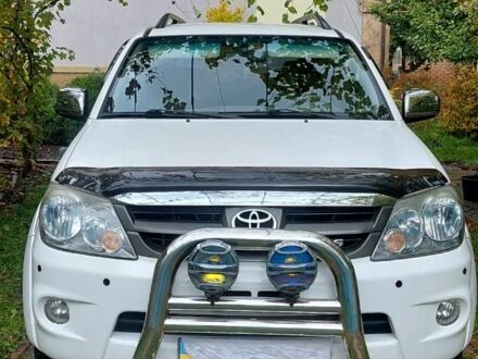 Белый Тойота Фортунер, объемом двигателя 4 л и пробегом 94 тыс. км за 16500 $, фото 1 на Automoto.ua