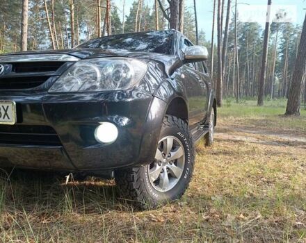 Тойота Фортунер 2005 у Лебедине на Automoto.ua Чорний Тойота Фортунер, об'ємом двигуна 4 л та пробігом 232 тис. км за 11700 $, фото 1 на Automoto.ua