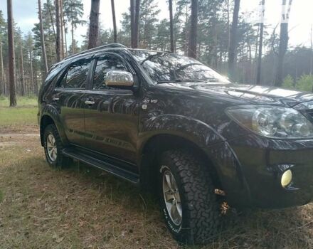 Тойота Фортунер 2005 у Лебедине на Automoto.ua Чорний Тойота Фортунер, об'ємом двигуна 4 л та пробігом 232 тис. км за 11700 $, фото 5 на Automoto.ua