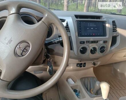 Тойота Фортунер 2005 у Лебедине на Automoto.ua Чорний Тойота Фортунер, об'ємом двигуна 4 л та пробігом 232 тис. км за 11700 $, фото 16 на Automoto.ua