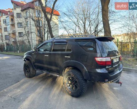 Черный Тойота Фортунер, объемом двигателя 3.96 л и пробегом 335 тыс. км за 14000 $, фото 11 на Automoto.ua
