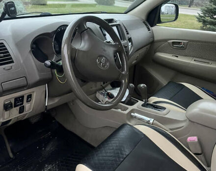 Черный Тойота Фортунер, объемом двигателя 2.7 л и пробегом 351 тыс. км за 12700 $, фото 14 на Automoto.ua