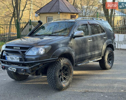 Черный Тойота Фортунер, объемом двигателя 3.96 л и пробегом 335 тыс. км за 14000 $, фото 8 на Automoto.ua