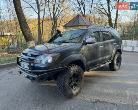Черный Тойота Фортунер, объемом двигателя 3.96 л и пробегом 335 тыс. км за 14000 $, фото 9 на Automoto.ua
