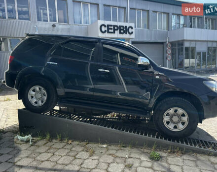 Черный Тойота Фортунер, объемом двигателя 2.69 л и пробегом 178 тыс. км за 12300 $, фото 1 на Automoto.ua