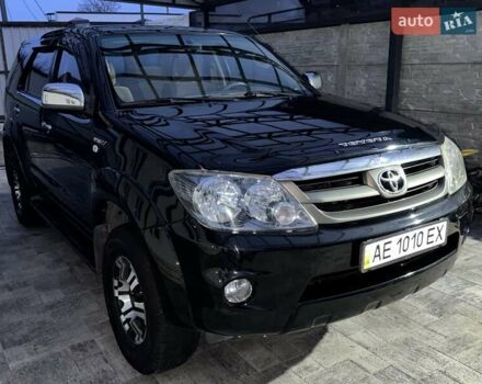Черный Тойота Фортунер, объемом двигателя 2.7 л и пробегом 205 тыс. км за 11500 $, фото 1 на Automoto.ua